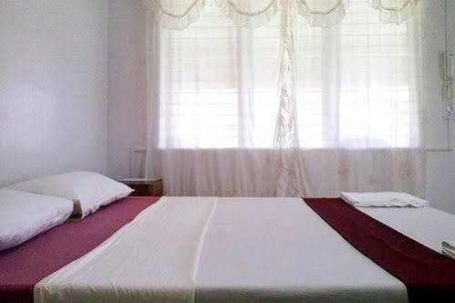 Whispering Palms Island Resort Баколод Екстер'єр фото