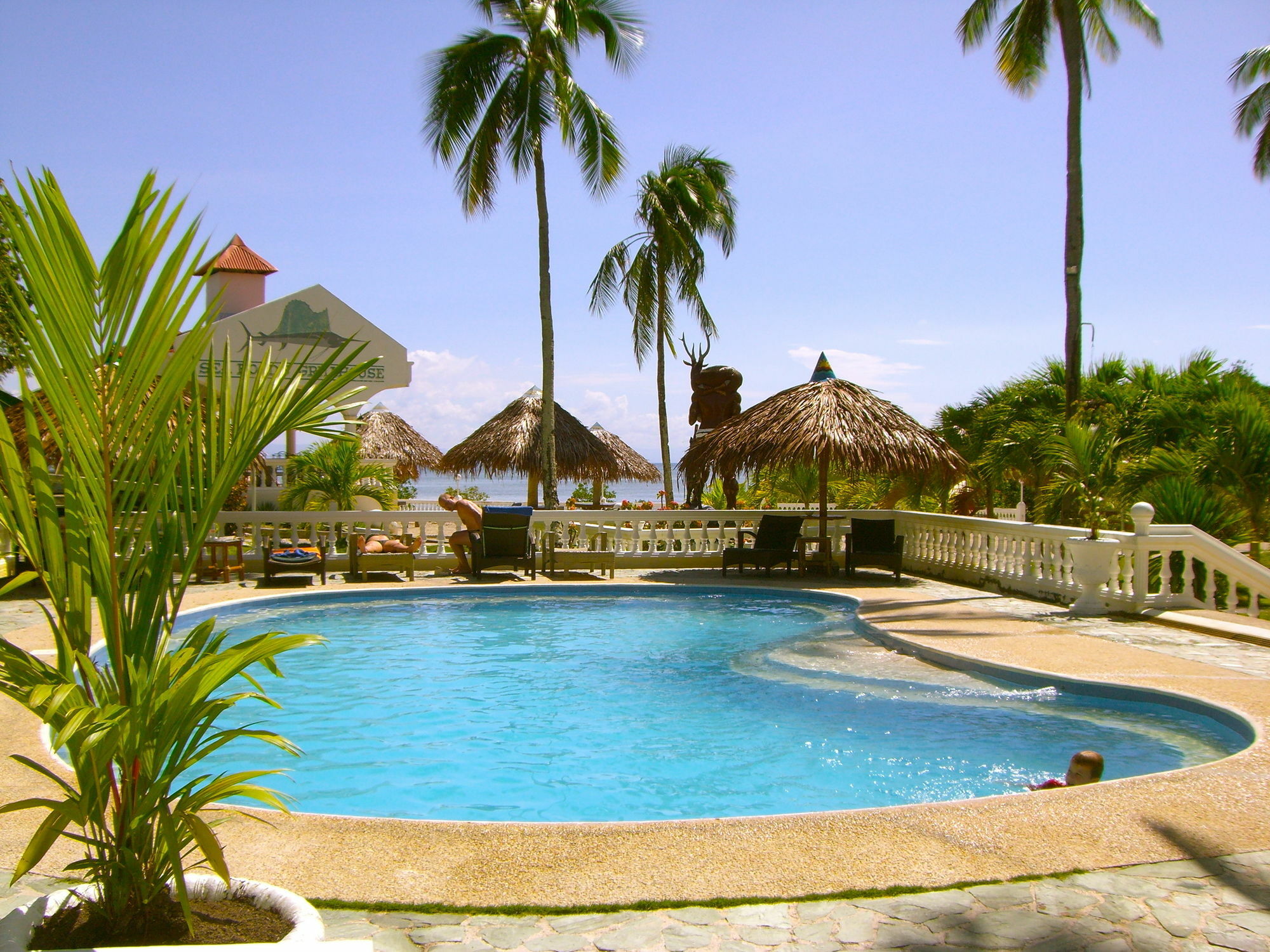 Whispering Palms Island Resort Баколод Екстер'єр фото